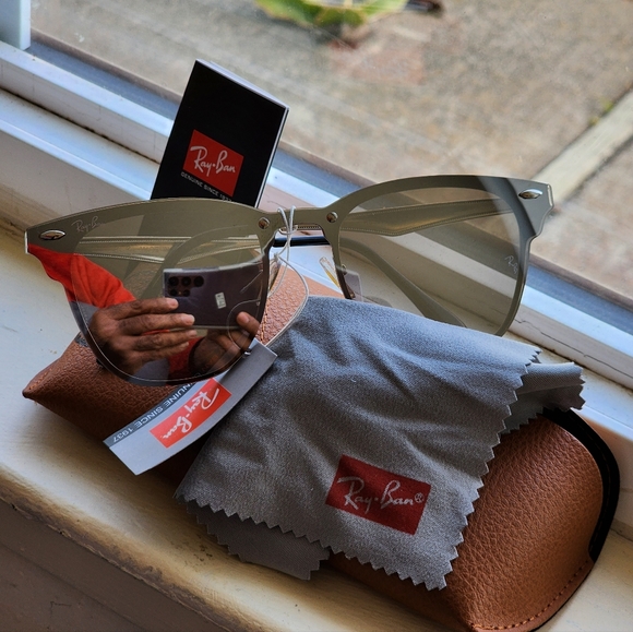 Silver mirrored glasses - Picture 2 of 3